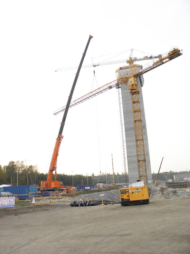 Montaż żurawia wieżowego - Żuraw samojezdny Demag AC120-1 o udźwigu 140 ton.